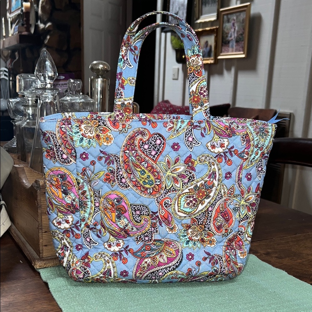 NWOT Vera Bradley Lunch Tote in Provence Paisley Pattern - Picture 3 of 6